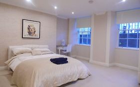 West End -Stunning, 2 Bedroom, Main Door Flat With Private Parking